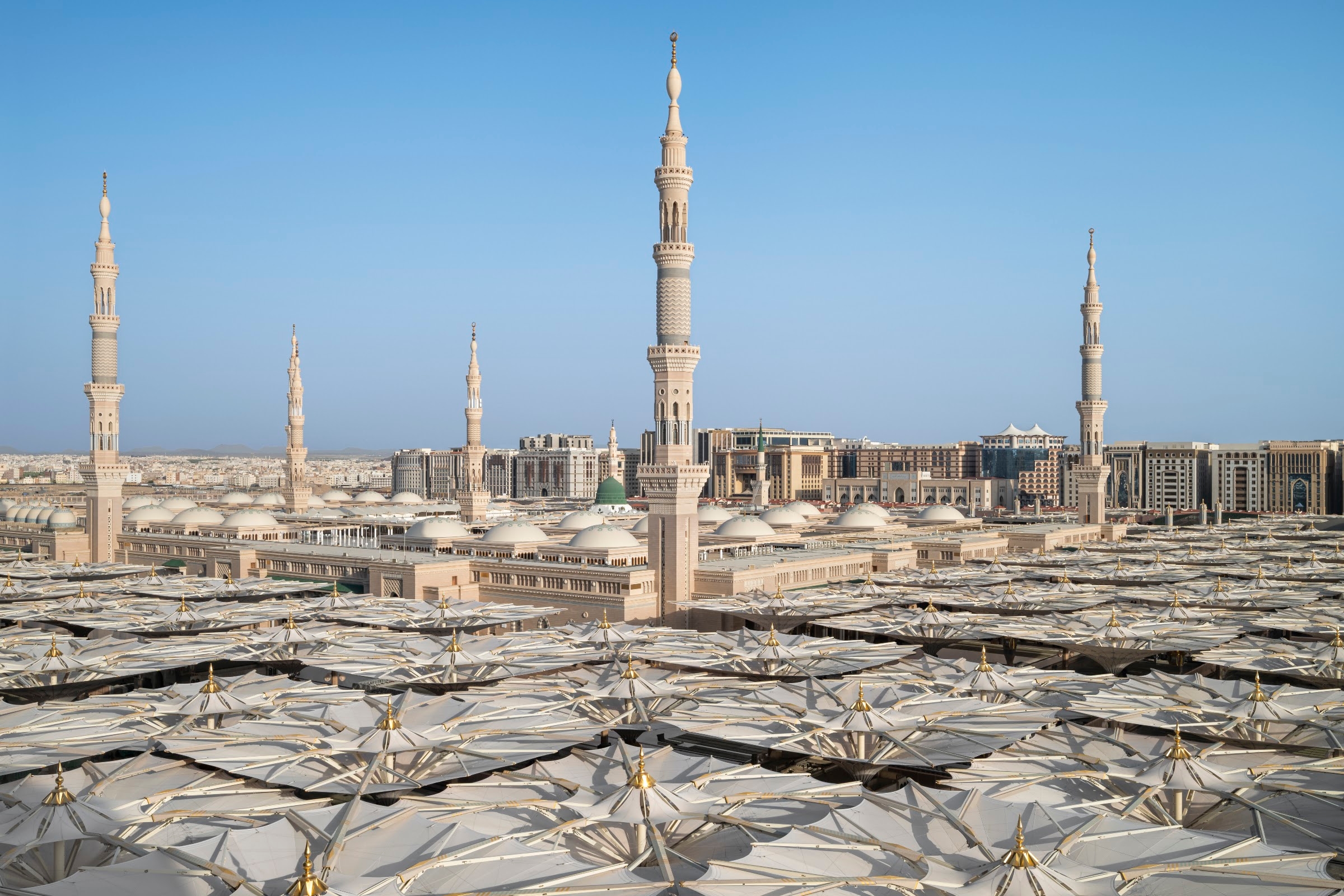 المسجد النبوي ومظلات ساحاته