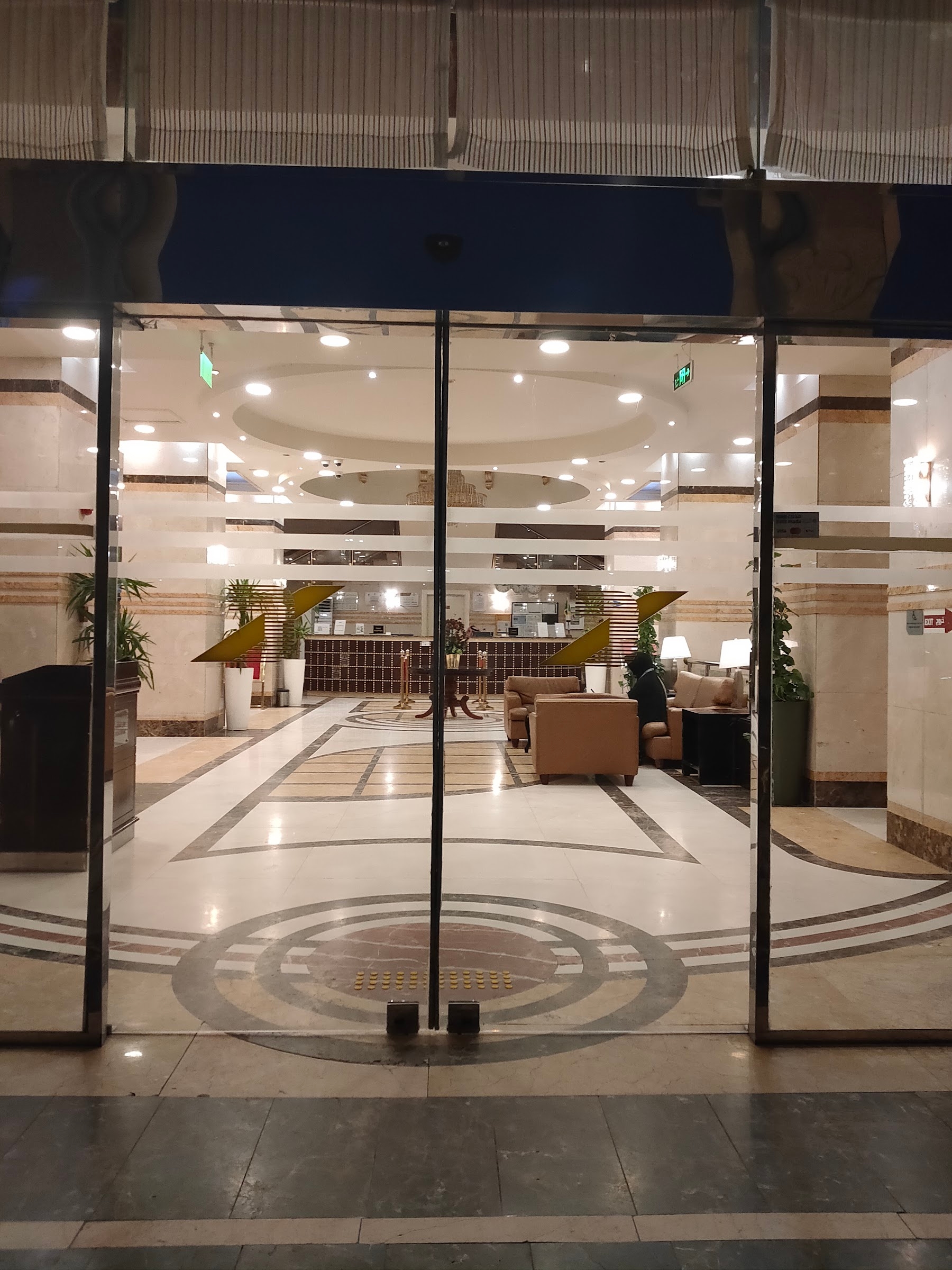 Pintu masuk hotel