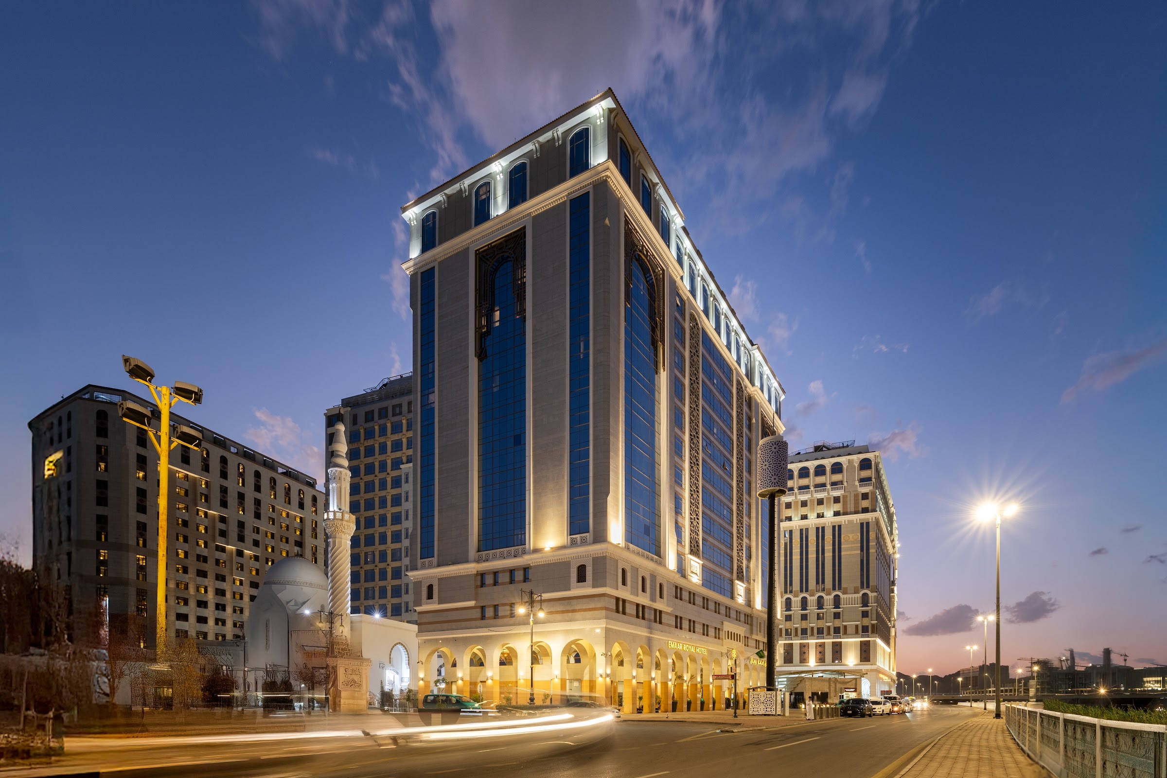 الفندق عند الغروب
