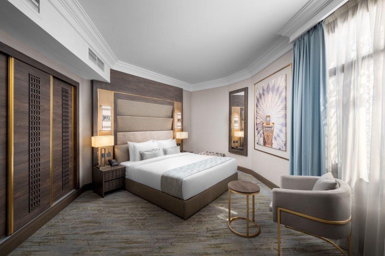 A room with a king bed