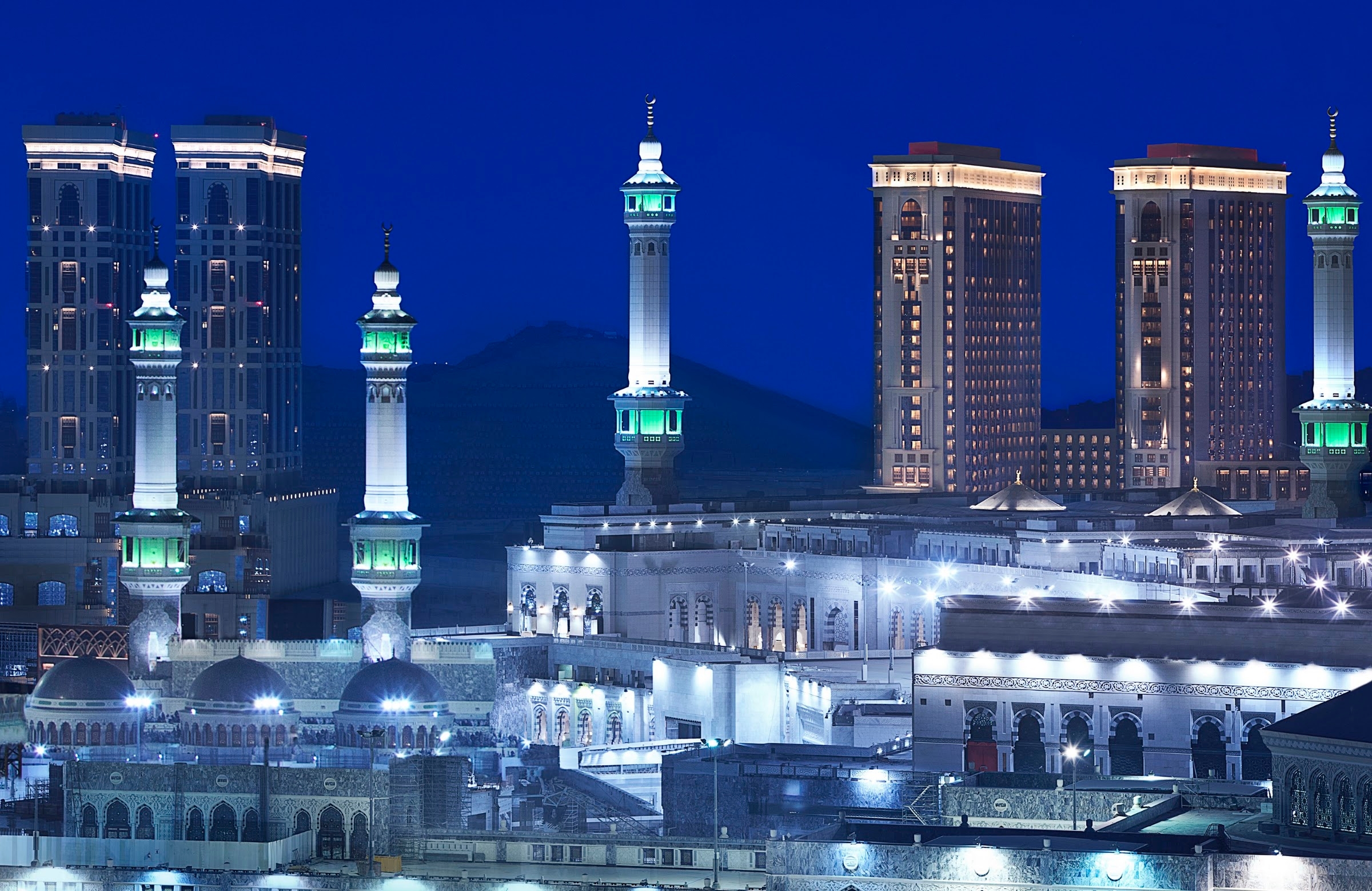 La Grande Mosquée la nuit, en face de l'hôtel