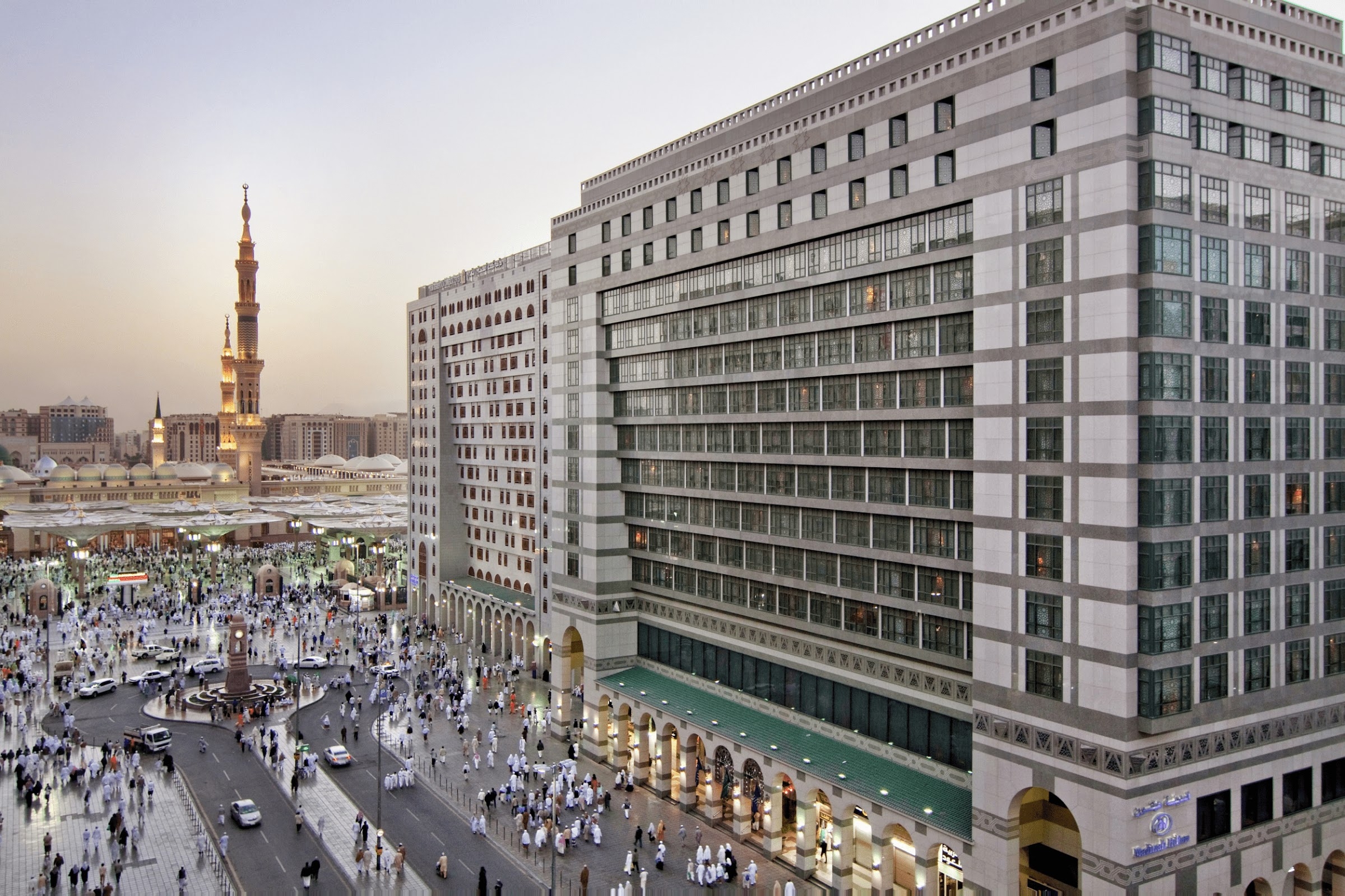 L'hôtel et la mosquée du Prophète en journée