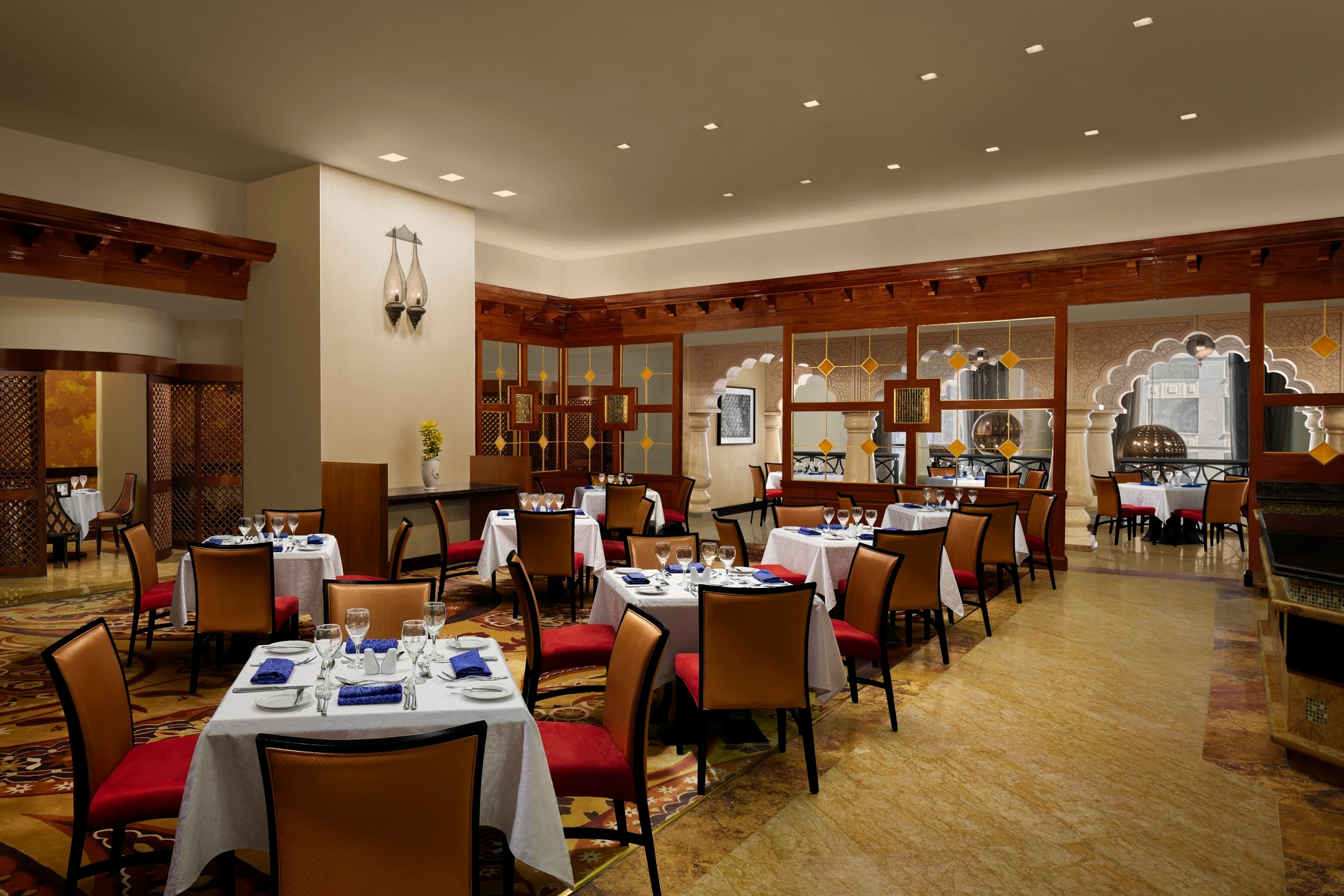 Otelin restoranlarından biri