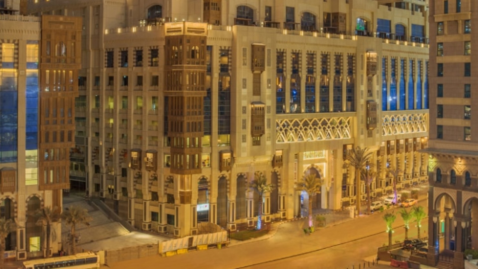Gece otel ve Cebel-i Ömer