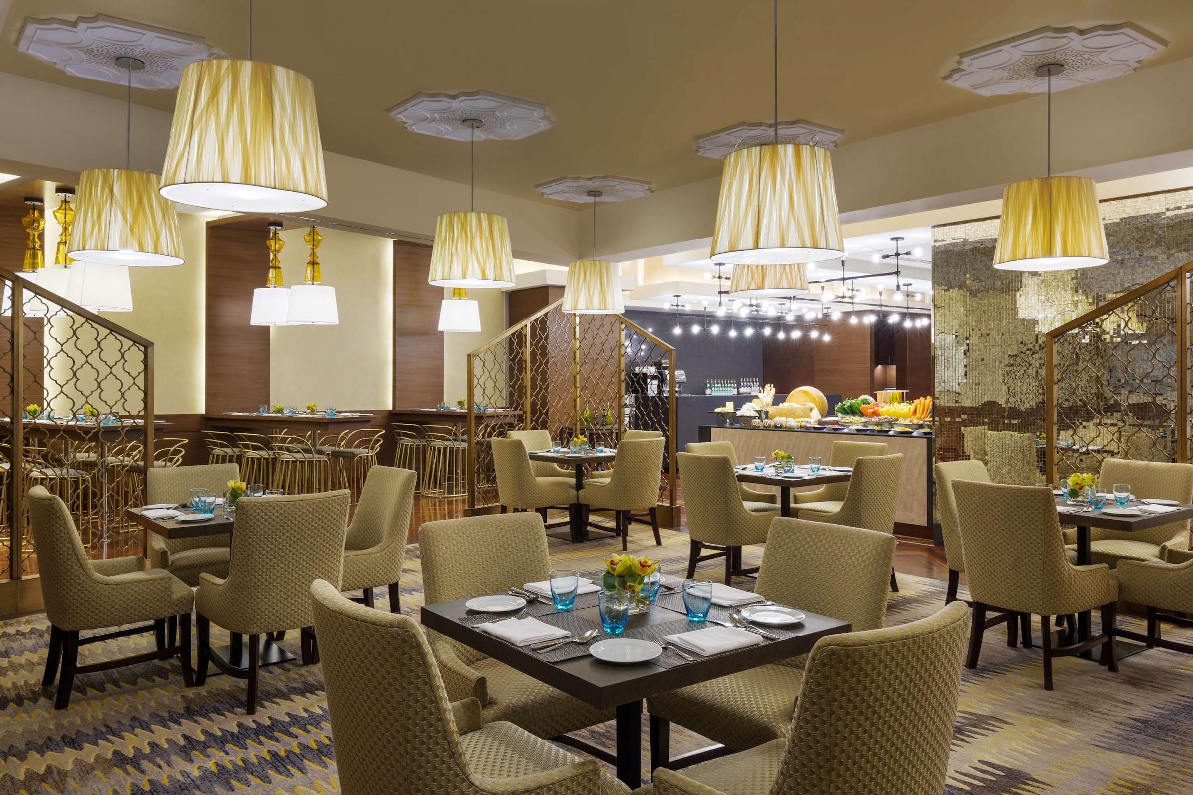 Otelin restoranlarından biri