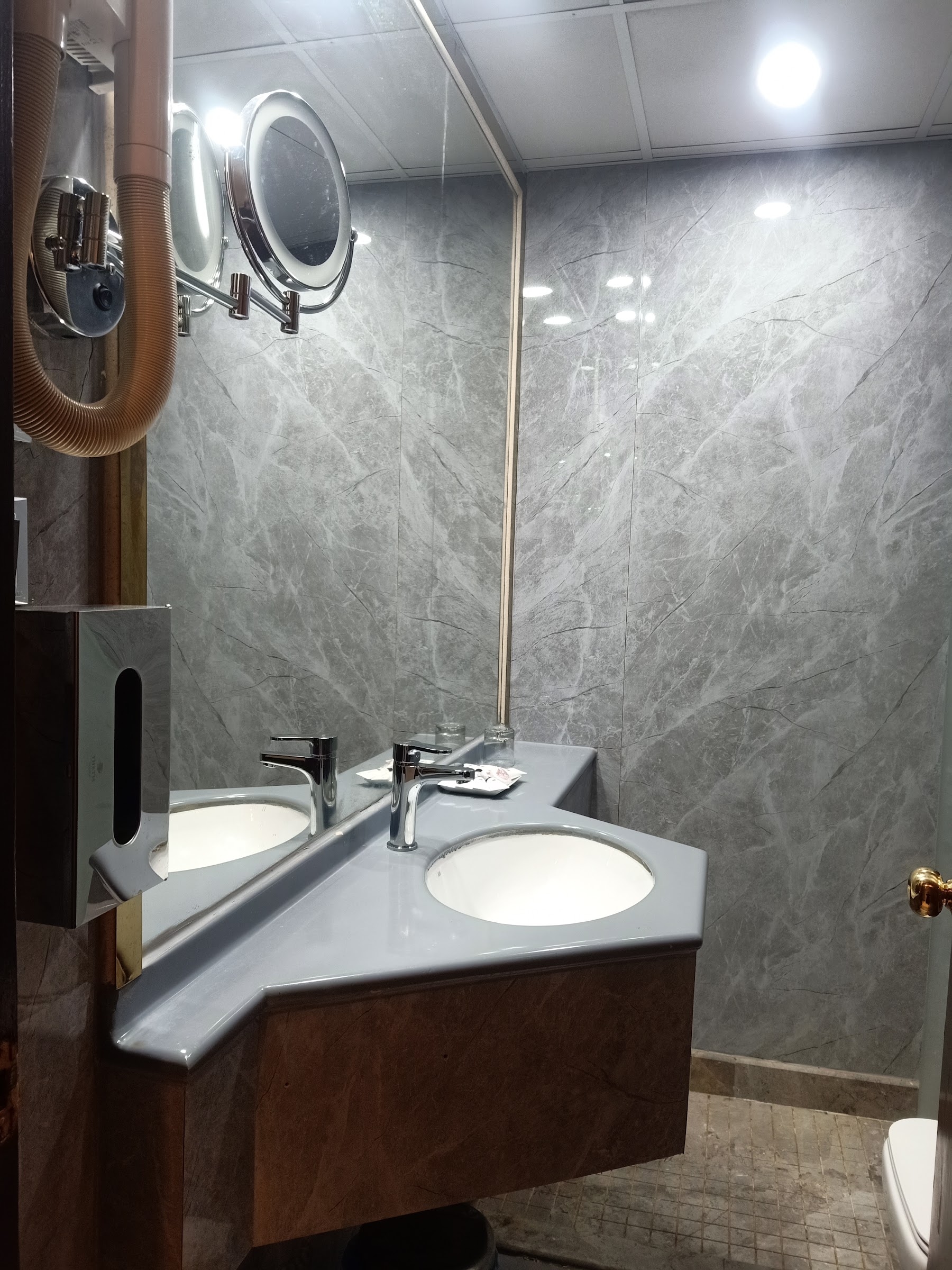 La salle de bains d'une chambre