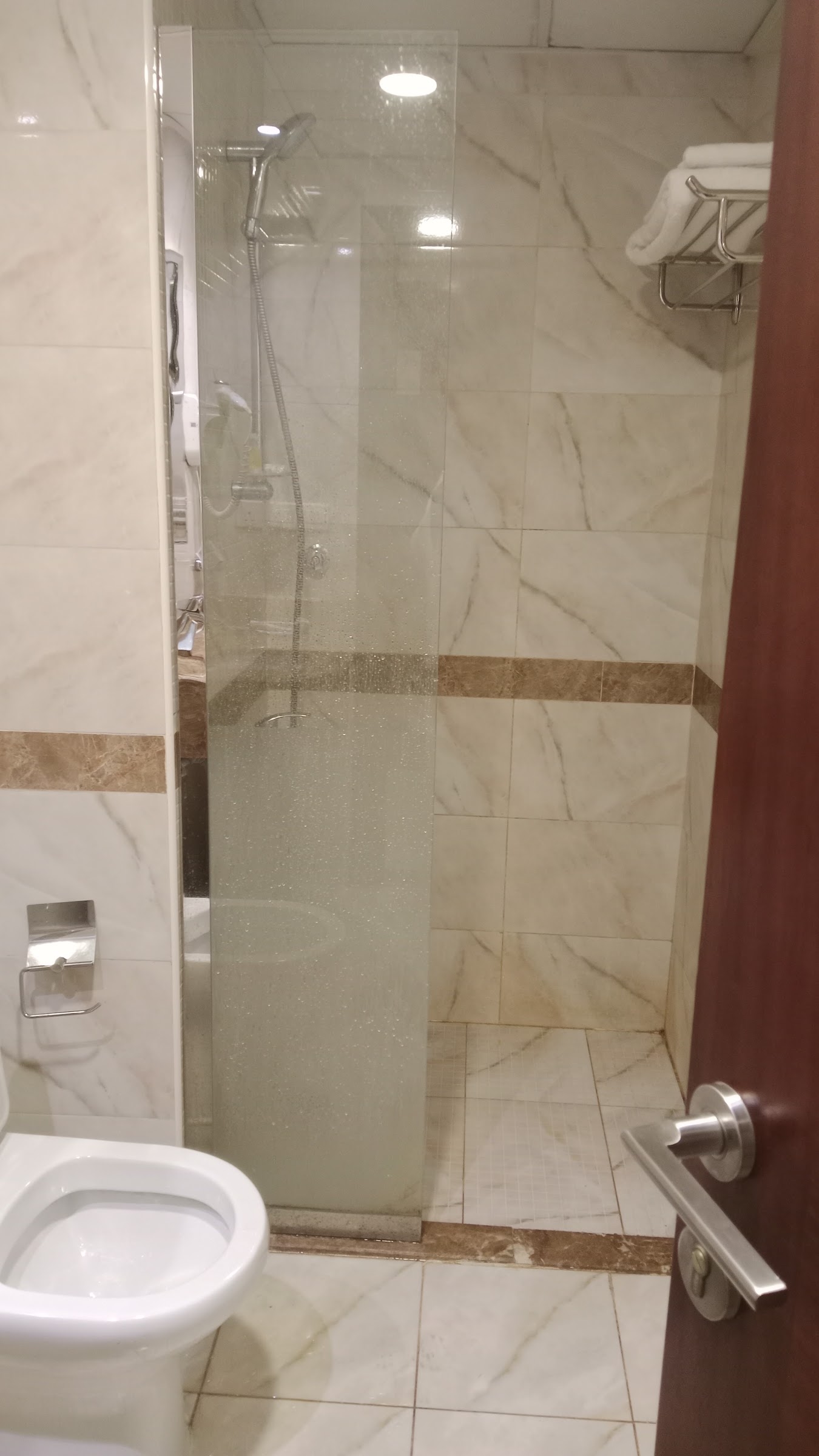 Kamar mandi salah satu kamar