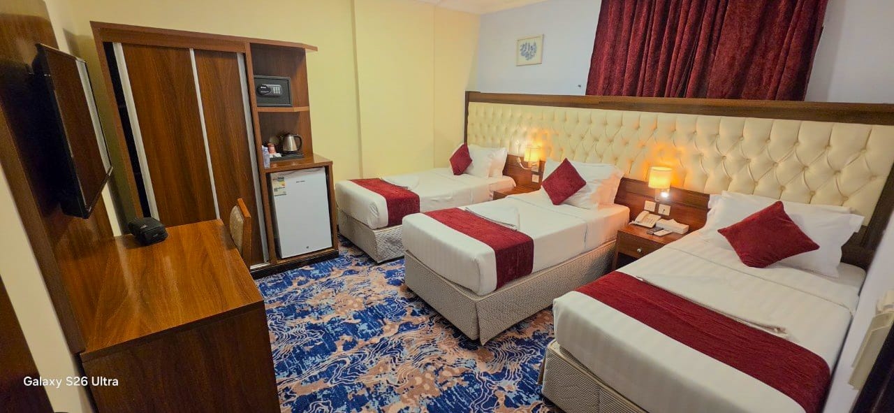 Kamar dengan tiga tempat tidur