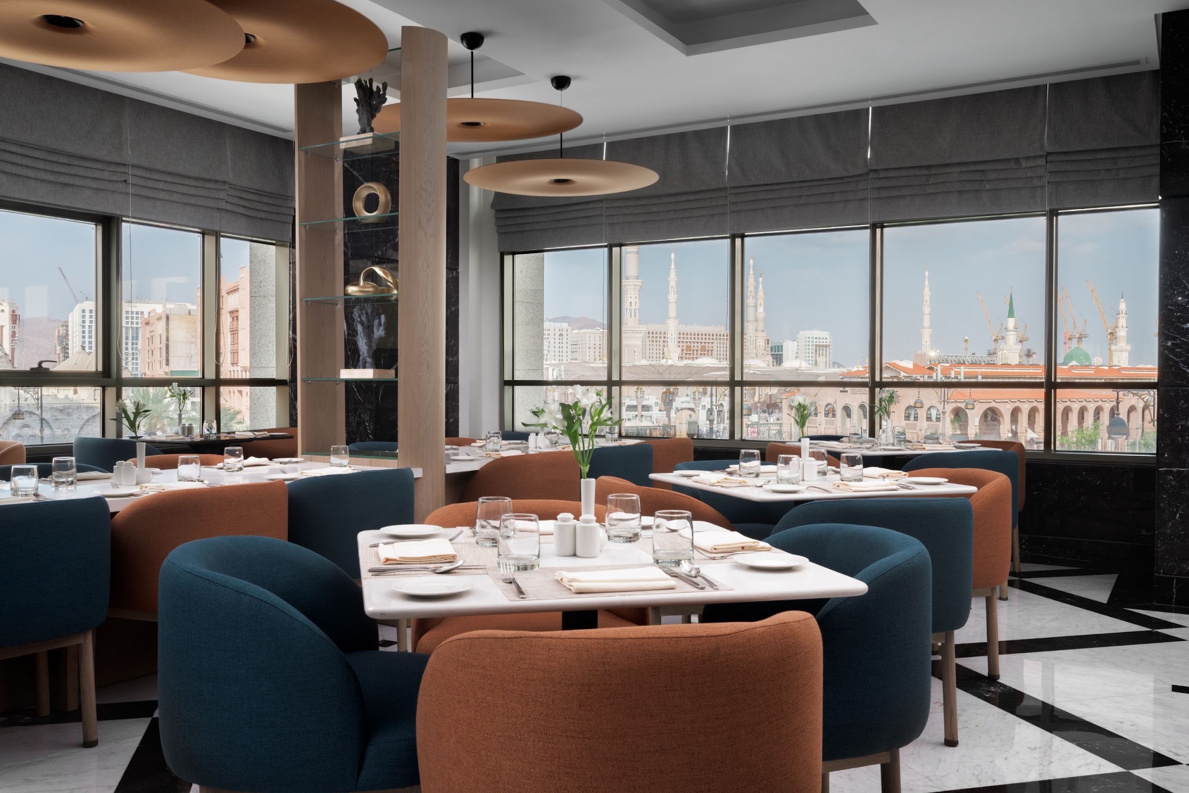 A restaurant overlooking the Prophet's Mosque