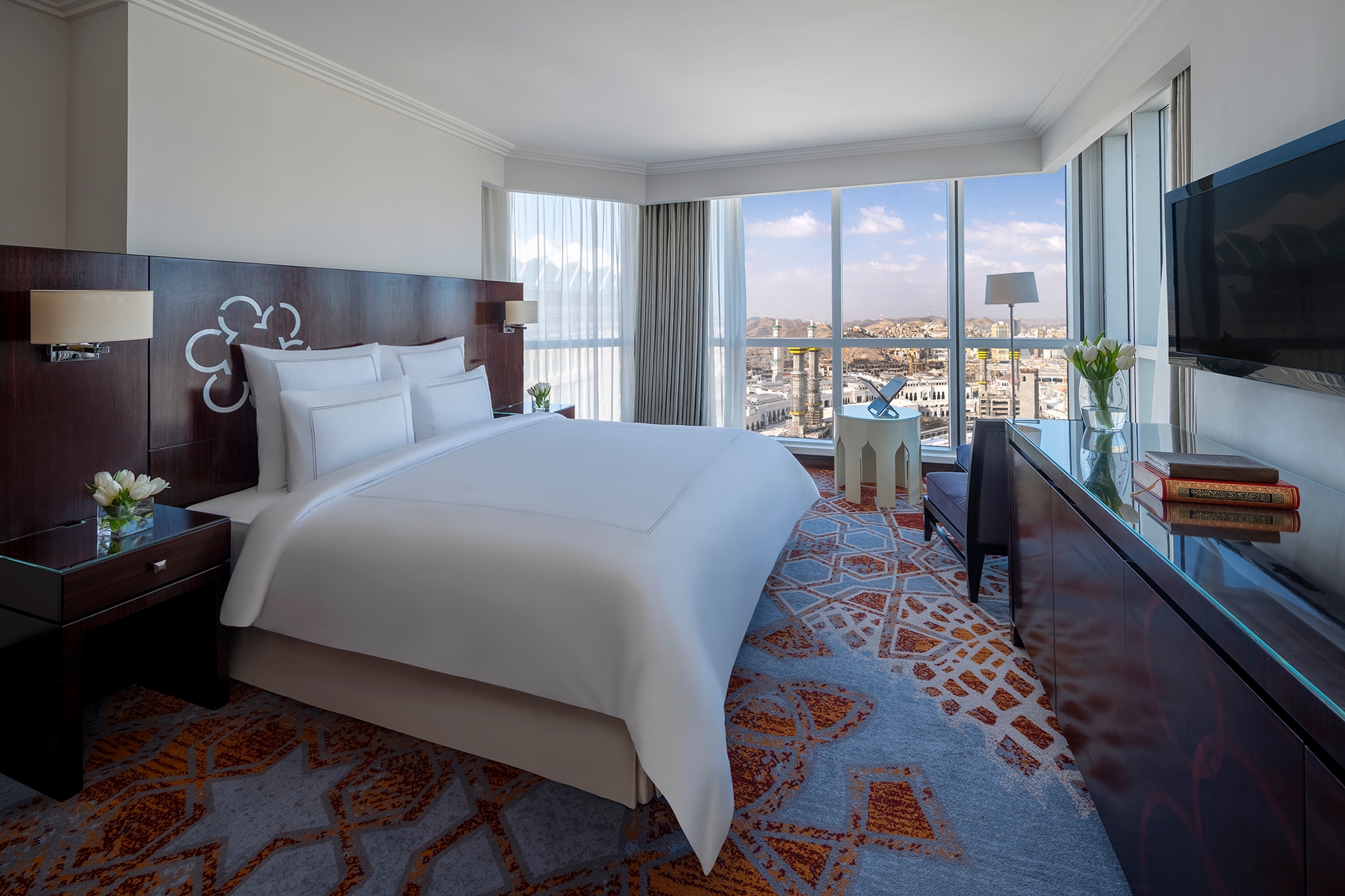Une chambre Classic avec un lit king et vue sur la ville