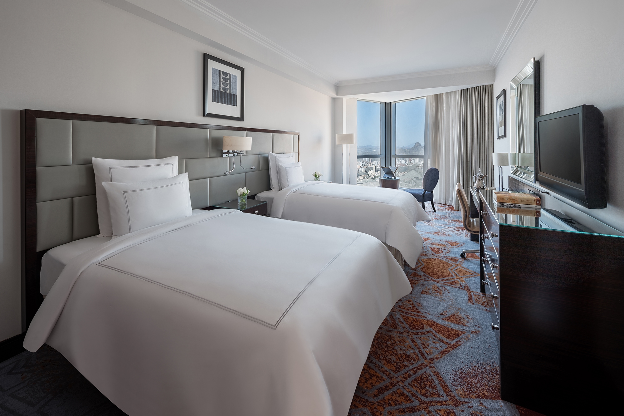 Une chambre Classic avec deux lits simples et vue sur la ville