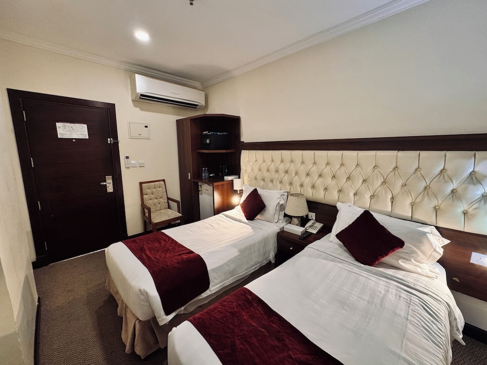 Kamar dengan dua tempat tidur single