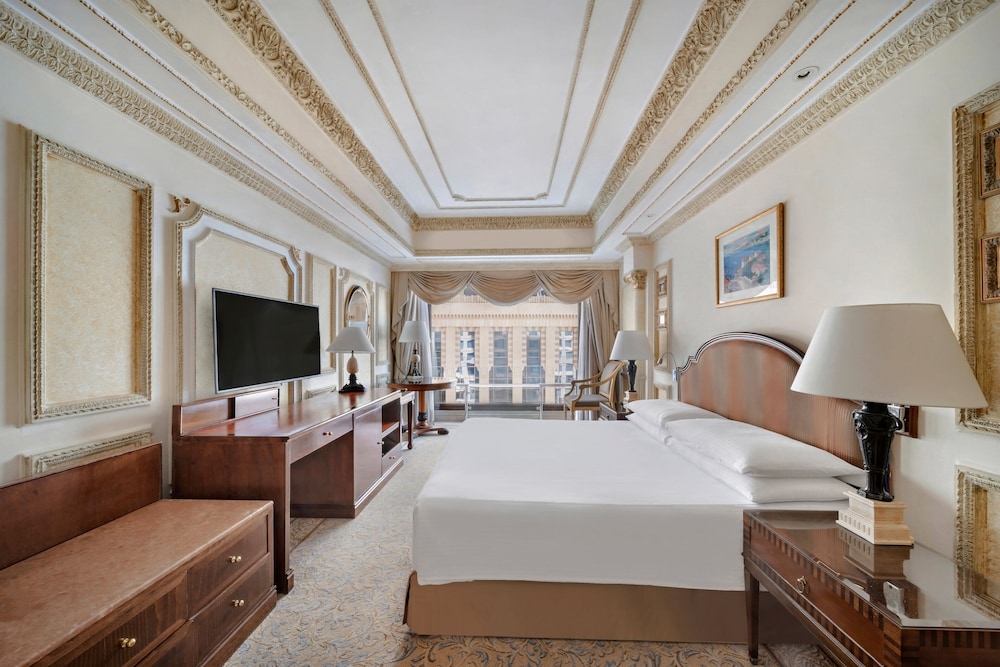 A room with a king bed