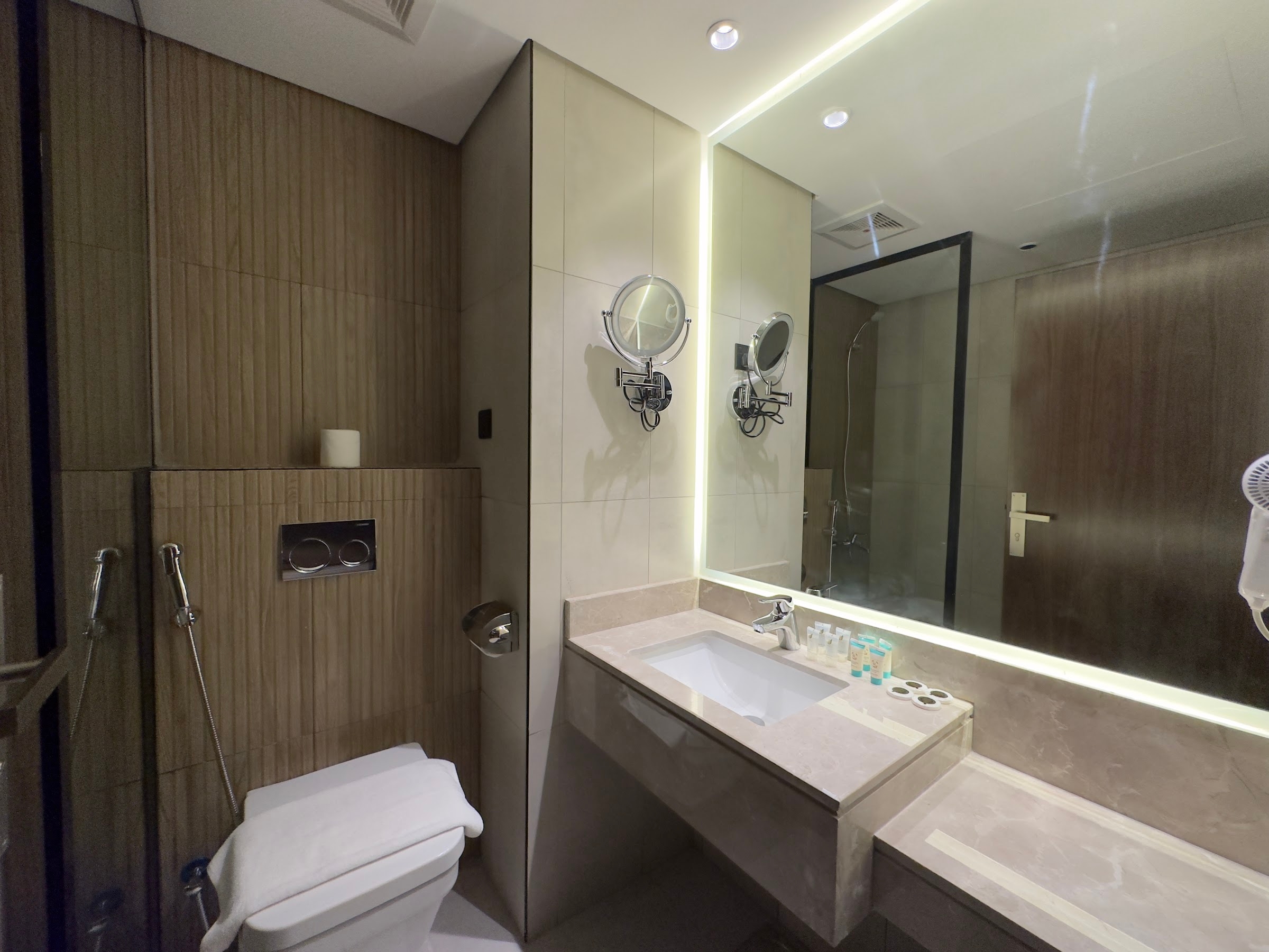 Kamar mandi salah satu kamar